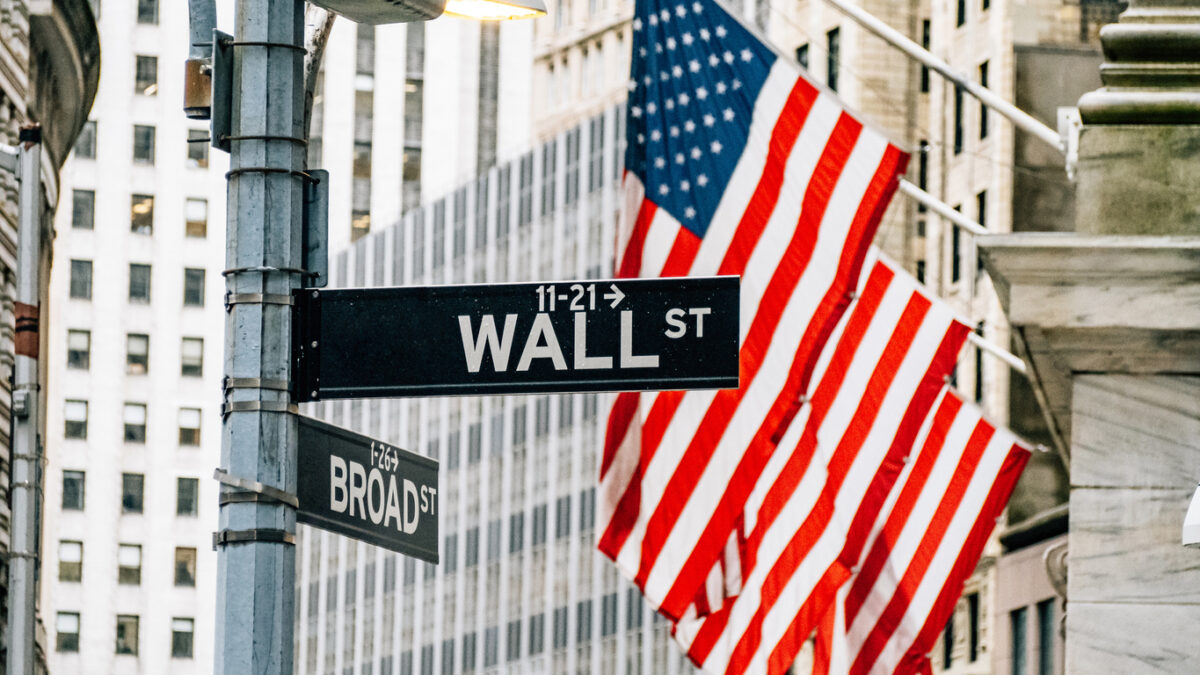 Wall Street: Συνεχίζεται η πτώση για S&P 500 και Nasdaq – Το ράλι στις τιμές πετρελαίου βαραίνει το κλίμα