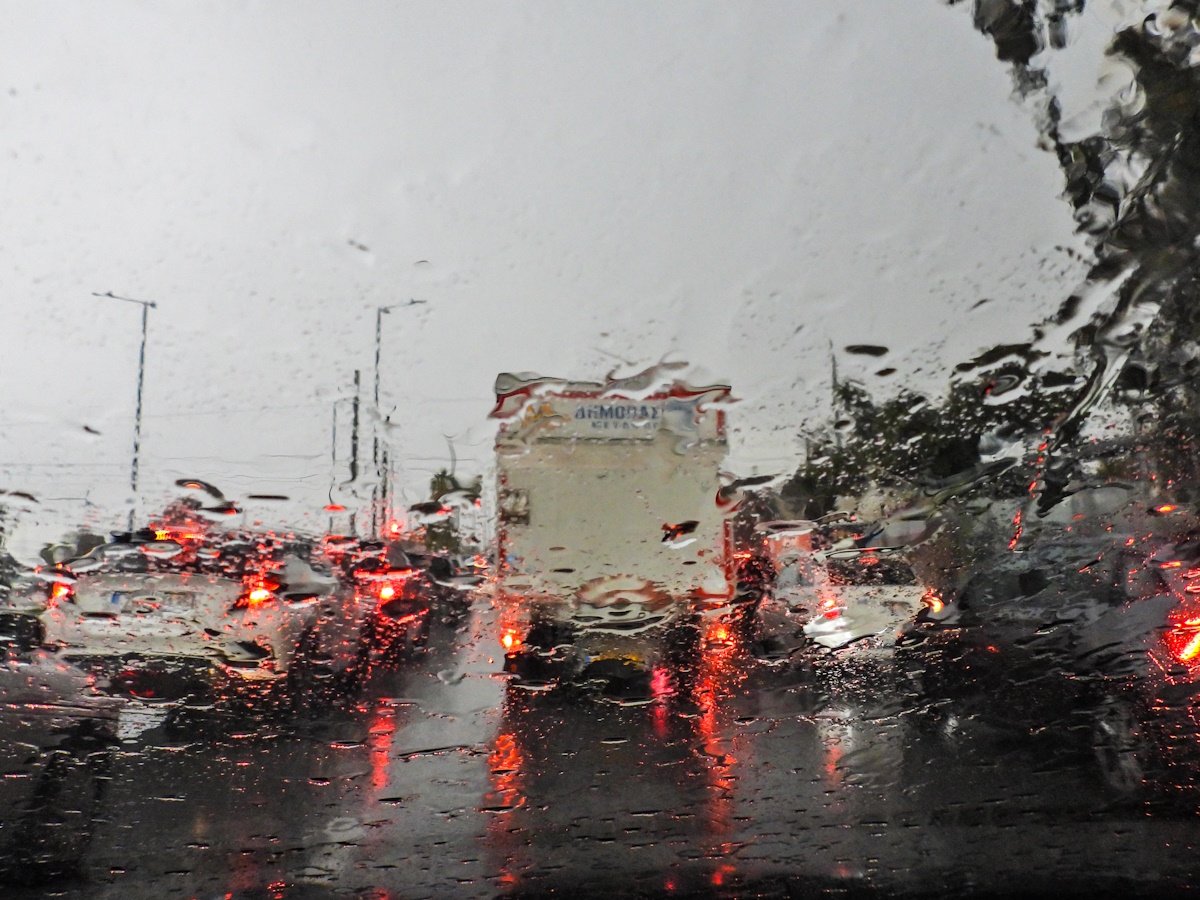 Καιρός σήμερα: Καταιγίδες και βροχές σε βόρεια ηπειρωτικά, Πελοπόννησο και Κρήτη, πλήρης πρόγνωση