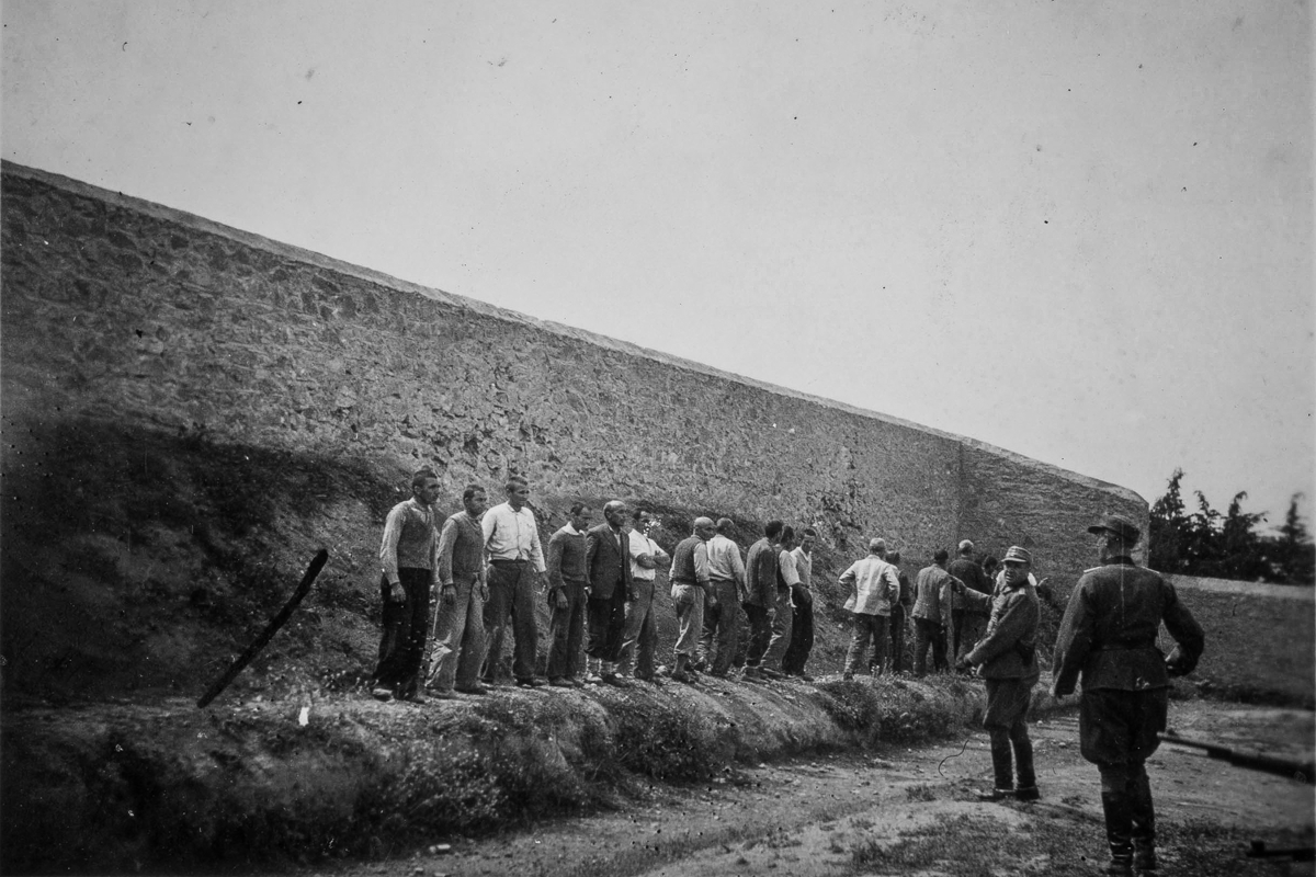 “Η εκτέλεση των 200 στην Καισαριανή την Πρωτομαγιά του 1944 και οι εικόνες που κατέγραψαν την τραγωδία”