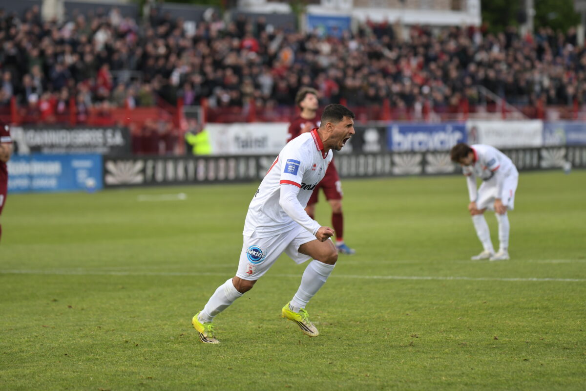 Πανσερραϊκός – ΑΕΛ Novibet 1-1: Ο Καρέλης με πέναλτι στο 90+8 καταδίκασε τους «βυσσινί» στη μάχη για παραμονή στη Super League
