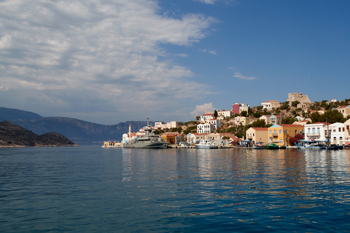 Βυθίστηκε πολυτελής θαλαμηγός ανοιχτά του Καστελόριζου – Τρεις συλλήψεις