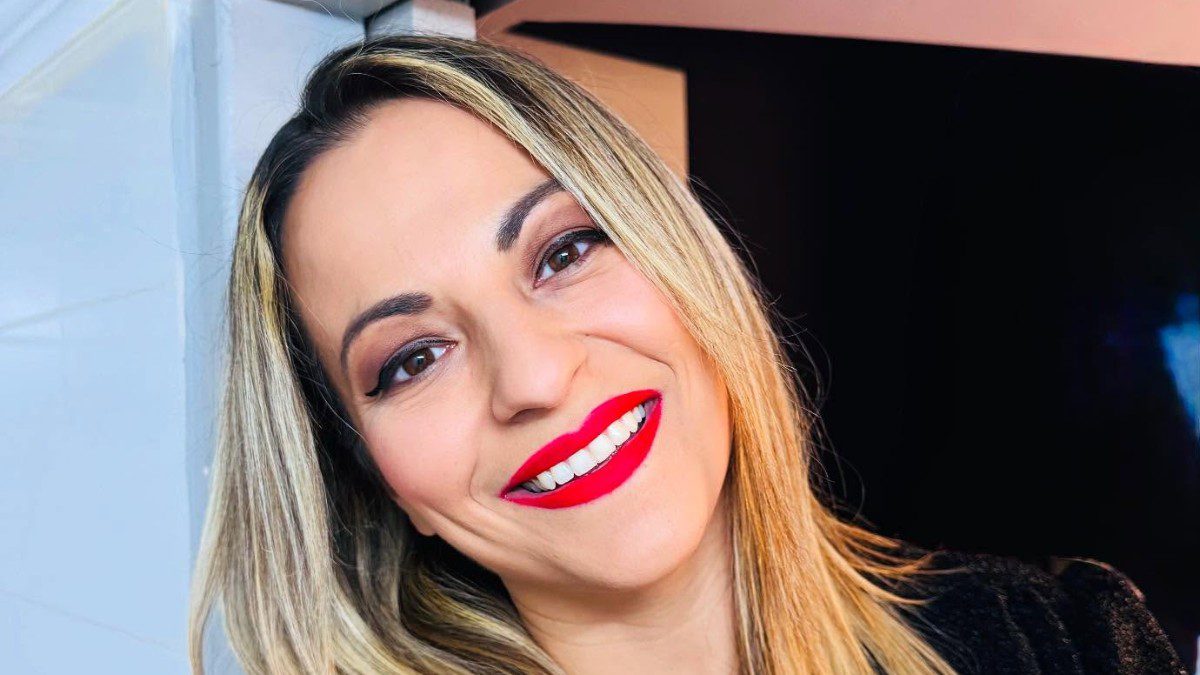Τζένη Κατσίγιαννη: Δέχτηκε τσόκαρο στη σκηνή – Απίστευτο συμβάν σε πανηγύρι