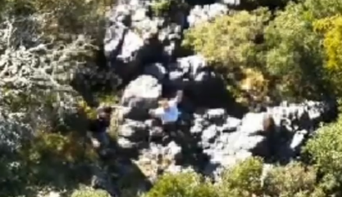 Κέρκυρα: Η στιγμή που drone της πυροσβεστικής ανακαλύπτει δύο πεζοπόρους που χάθηκαν