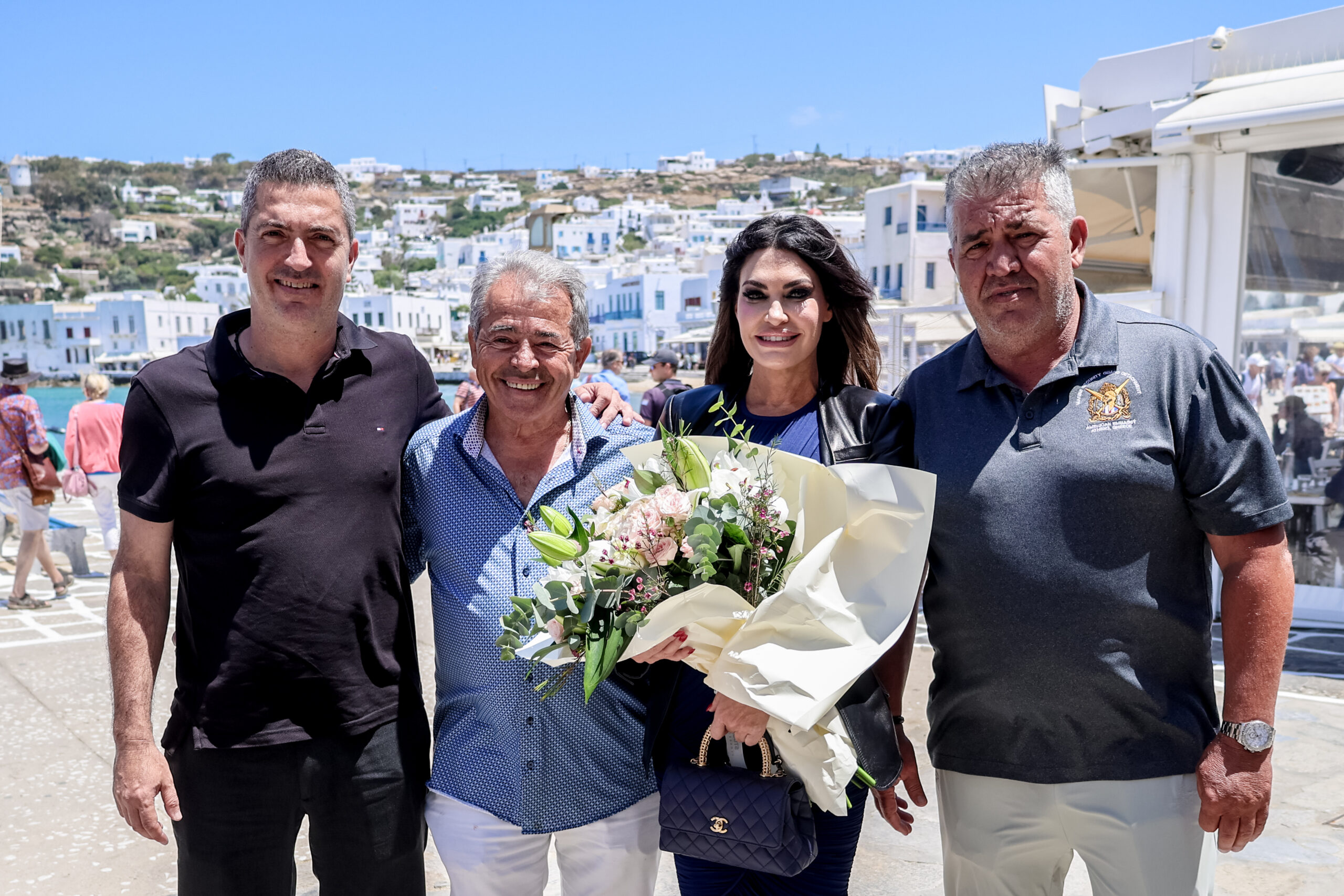 Η Κίμπερλι Γκιλφόιλ στη Μύκονο – Λουλούδια, χαμόγελα και δρακόντεια μέτρα ασφαλείας 9 Κίμπερλι Γκιλφόιλ