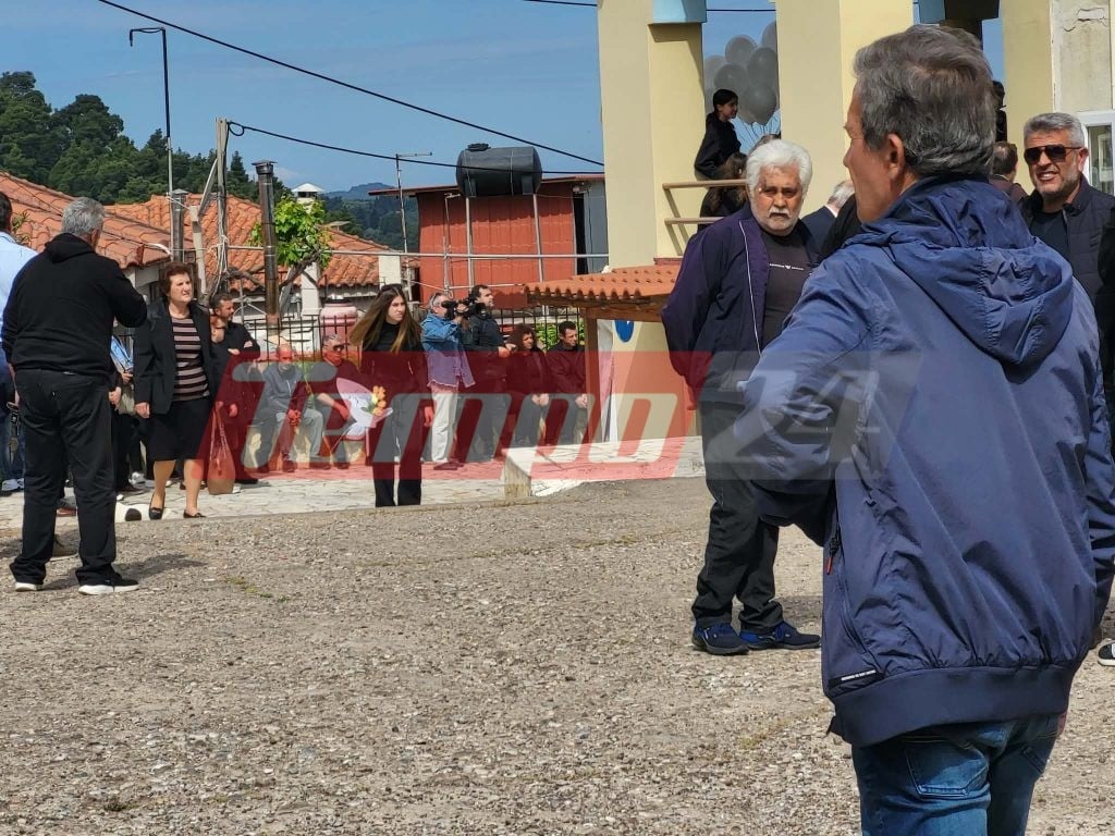 Ηλεία: Με λευκά μπαλόνια λένε αντίο στον 13χρονο Κωνσταντίνο που χάθηκε σε τροχαίο με πατίνι