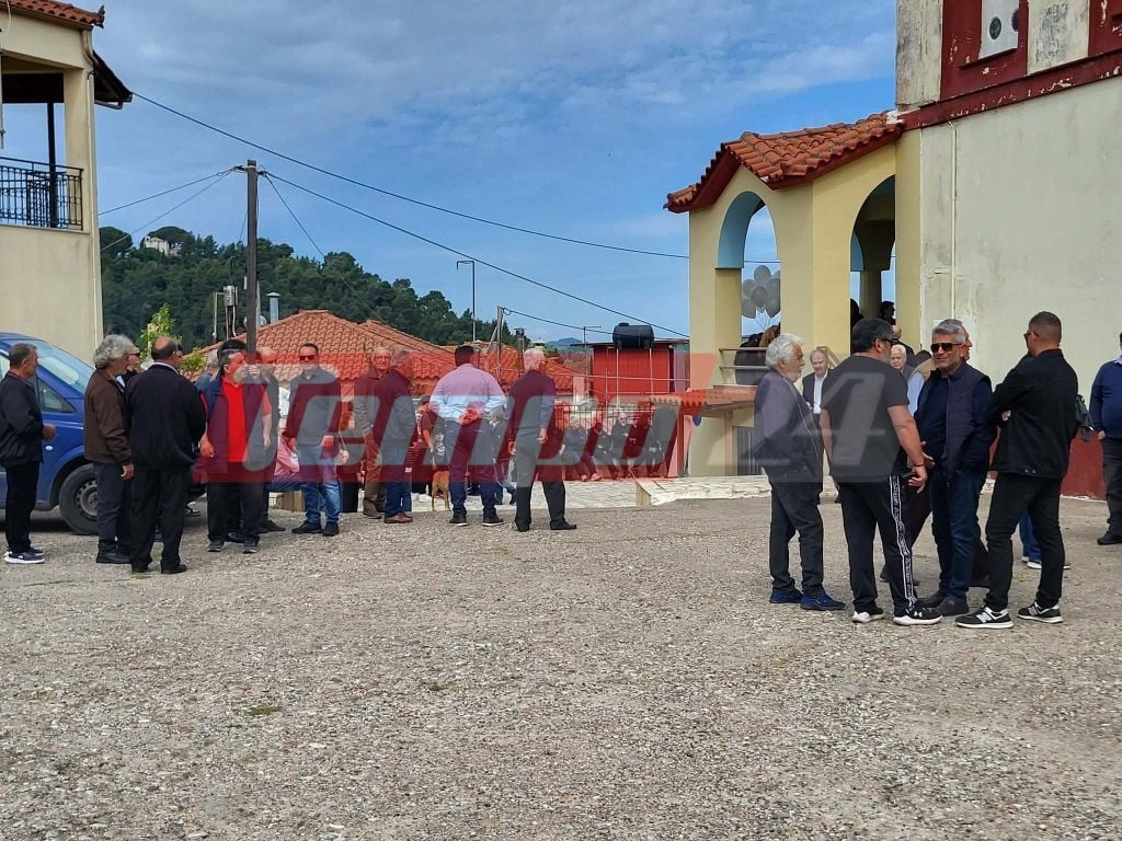 Ηλεία: Με λευκά μπαλόνια λένε αντίο στον 13χρονο Κωνσταντίνο που χάθηκε σε τροχαίο με πατίνι