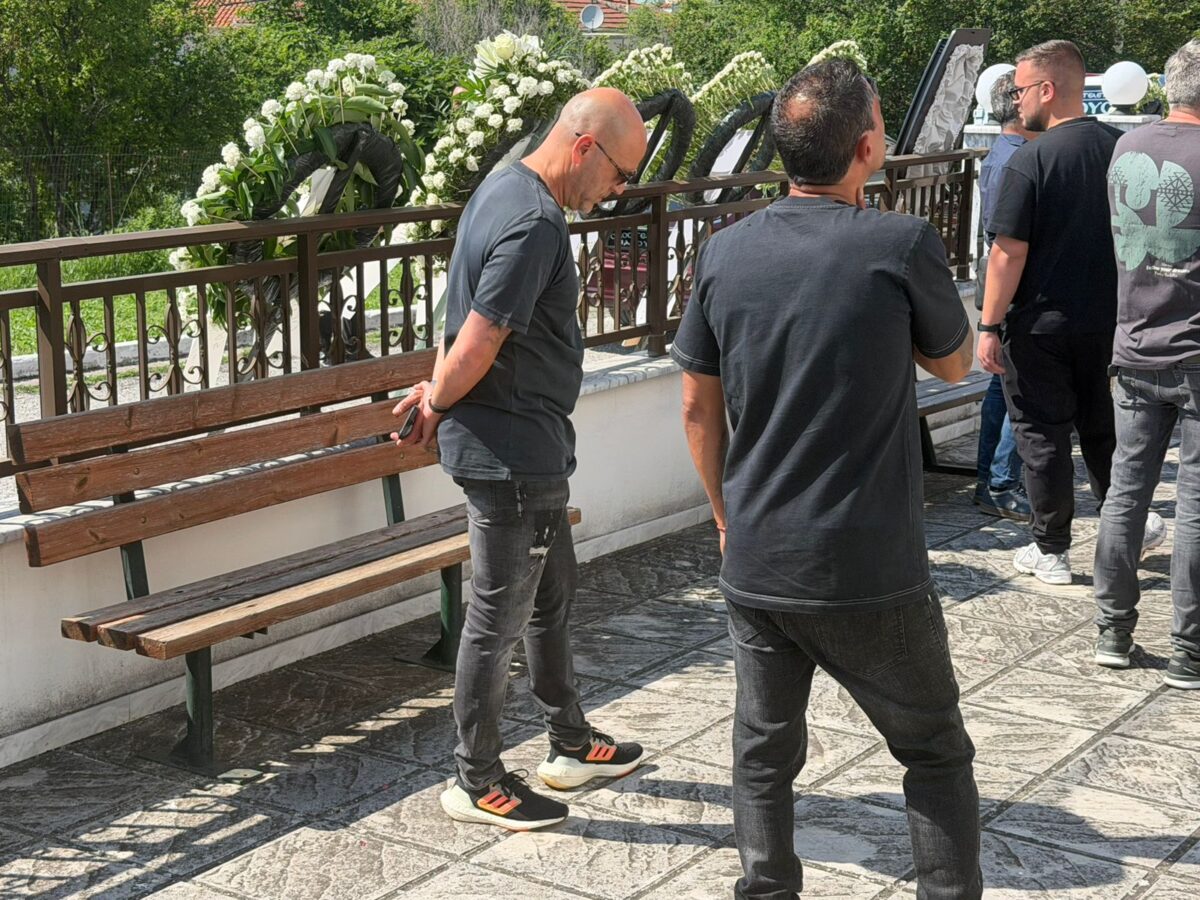 Αποχαιρετισμός Παρασκευά Άντζα: Βαθύ πένθος και θλίψη στη Δράμα – «Πάντα νοιαζόταν για τους άλλους, ακόμα και στην κατάστασή του» 6 Κηδεία Παρασκευά Άντζα στη Δράμα