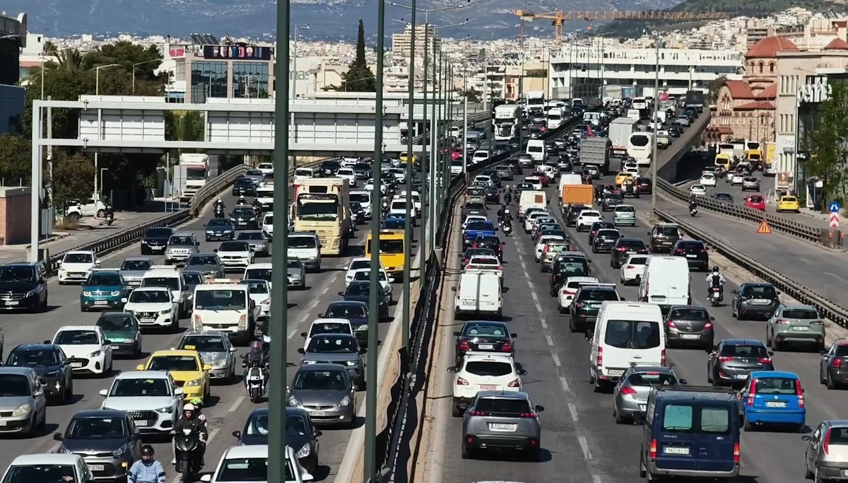 Κυκλοφοριακό «έμφραγμα» στον Κηφισό, καθυστερήσεις από Κηφισιά έως Πειραιά – Προβλήματα σε πολλούς δρόμους του Λεκανοπεδίου