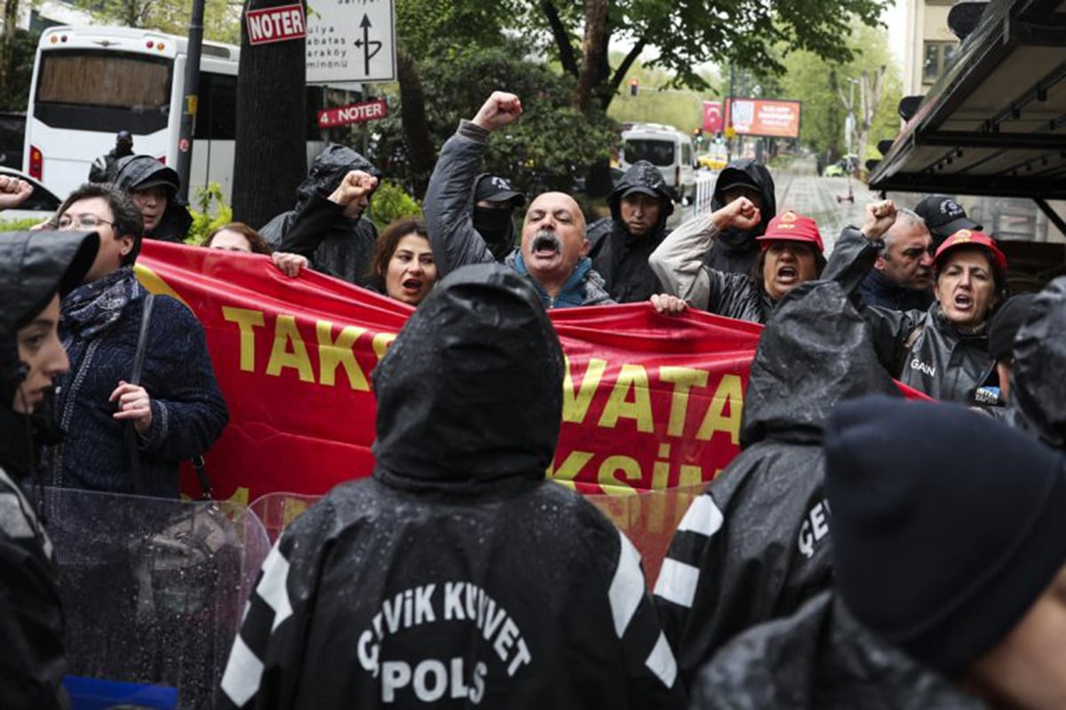 Κωνσταντινούπολη: Ταραχές στις διαδηλώσεις της Πρωτομαγιάς – Πάνω από 120 συλλήψεις