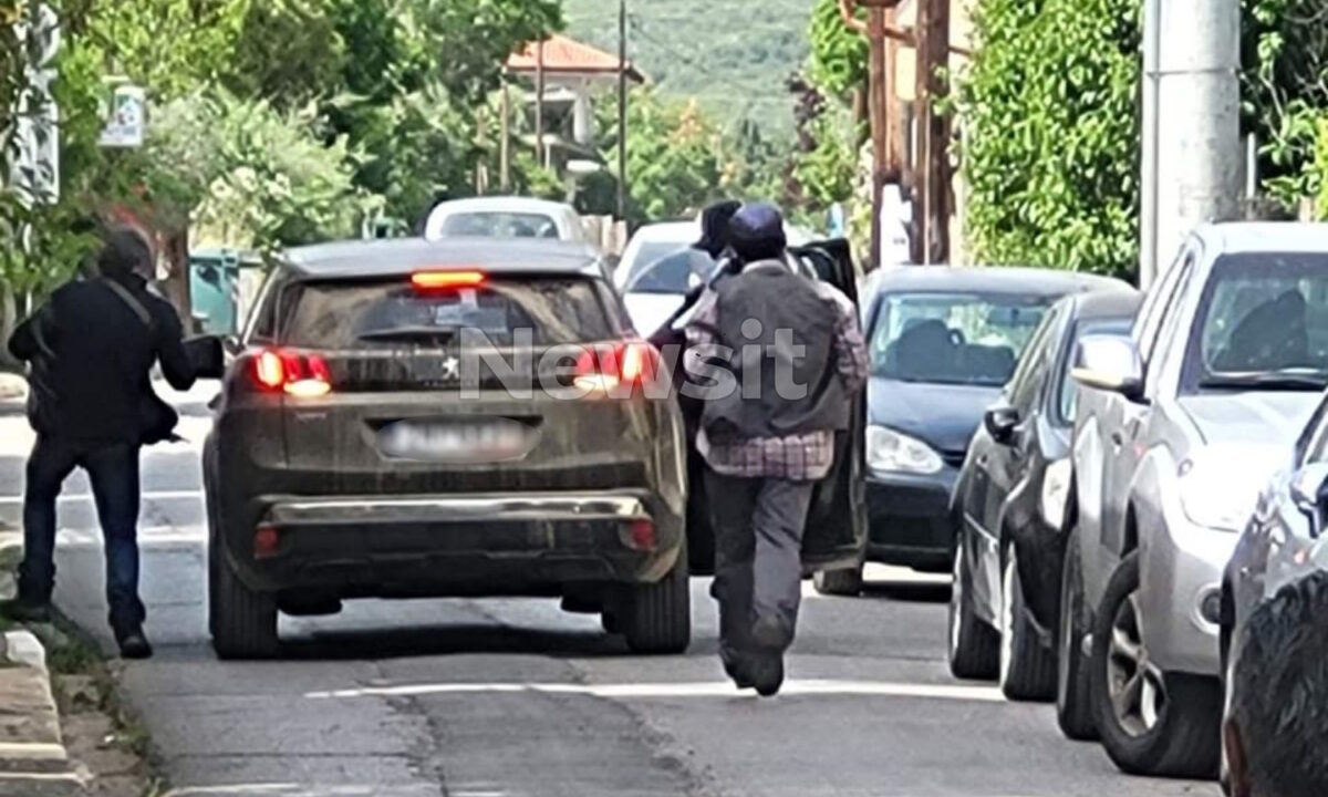 Ληστεία στην Κάτω Τιθορέα: Πληροφορίες πως οι δράστες κρύβονται πίσω από το χτύπημα με τα καλάσνικοφ στα ΕΛΤΑ Καλαβρύτων το 2025