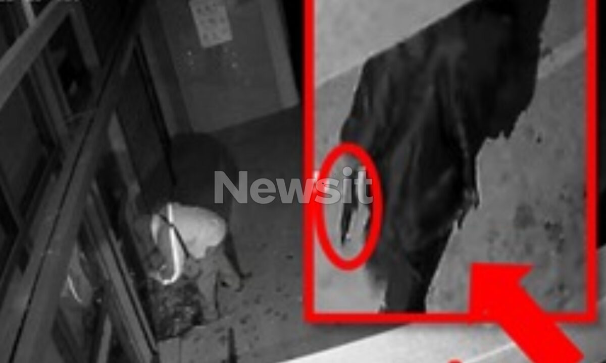 Κάτω Τιθορέα: Βίντεο σοκ με την 26χρονη να οπλοφορεί σε ληστεία ΑΤΜ στα Λουτρά της Ωραίας Ελένης