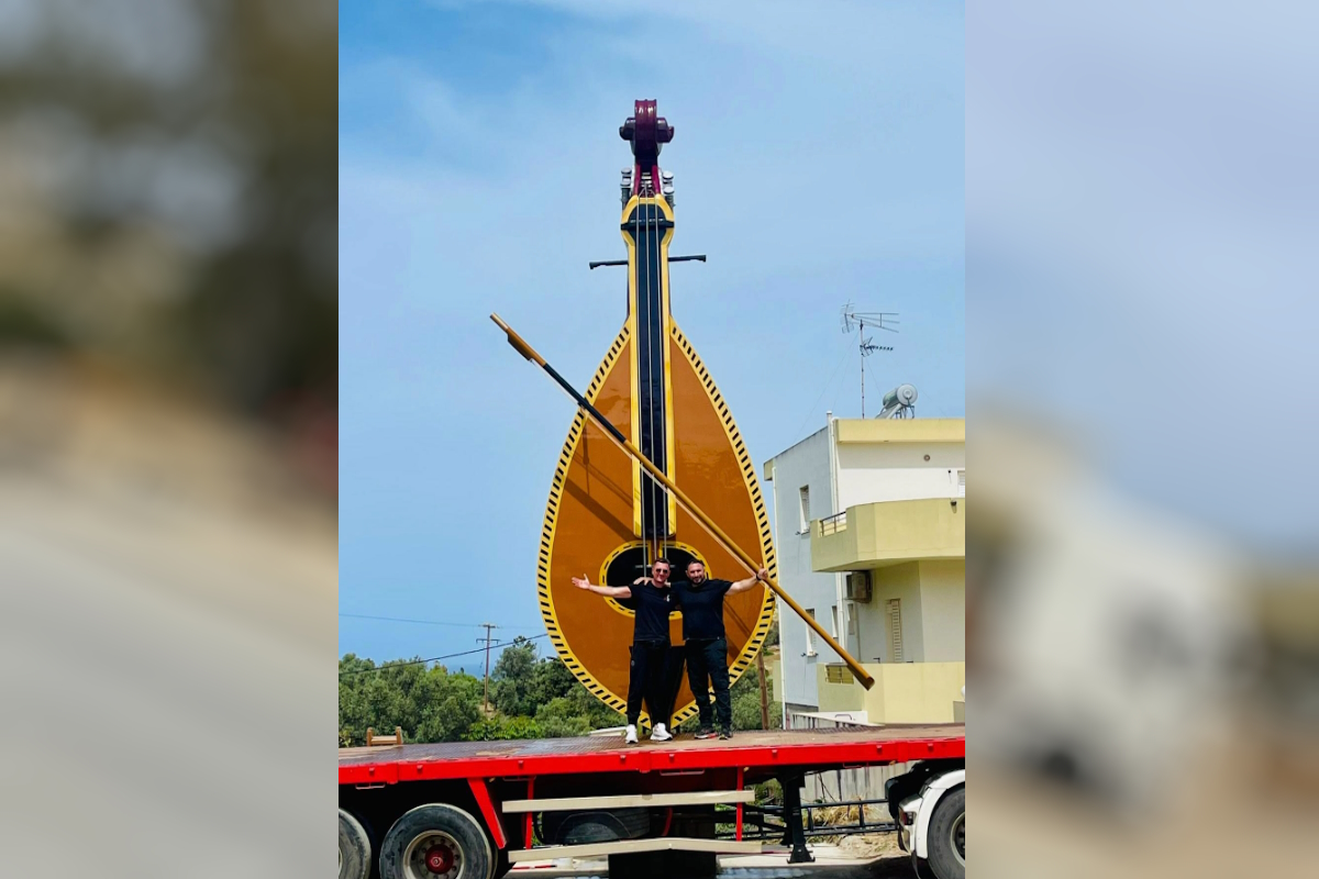 Ηράκλειο: Δημιουργήθηκε «η μεγαλύτερη κρητική λύρα παγκοσμίως» – Ολοκληρώθηκε σε 6 μήνες