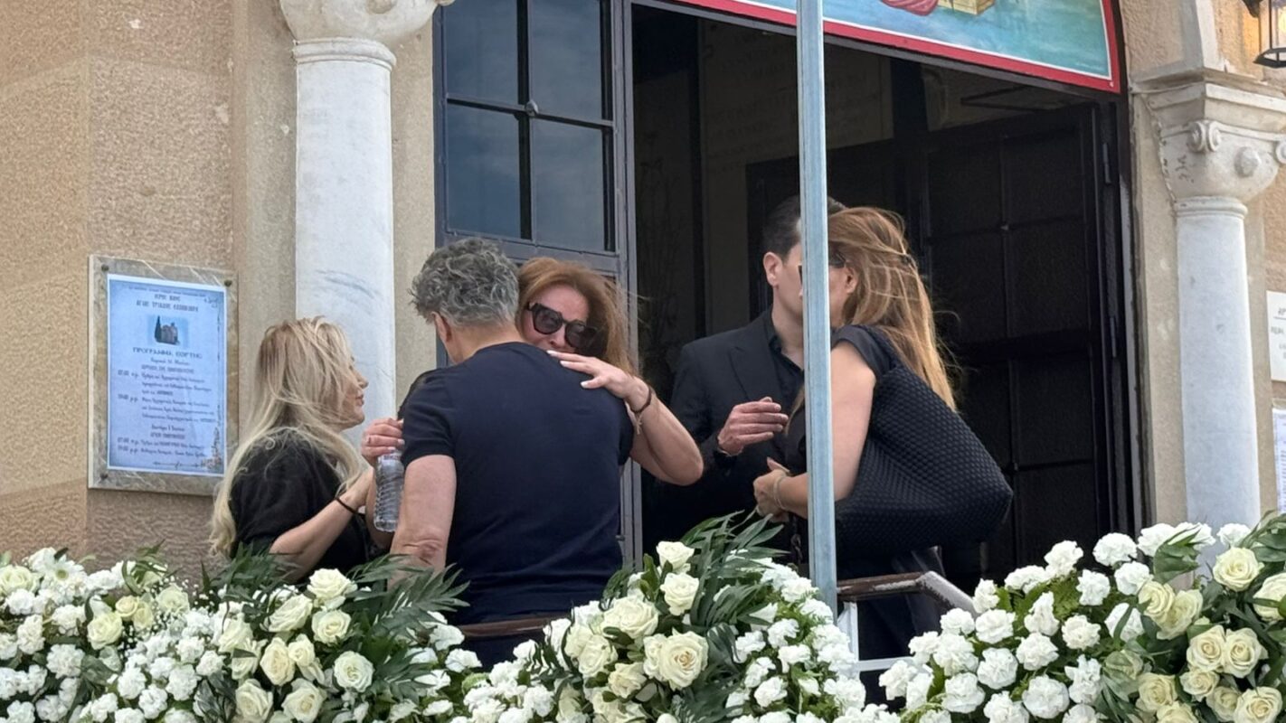 Αποχαιρετισμός στη Γωγώ Μαστροκώστα: Τελευταίο αντίο στη γενναία αυτή γυναίκα στο Ελληνικό