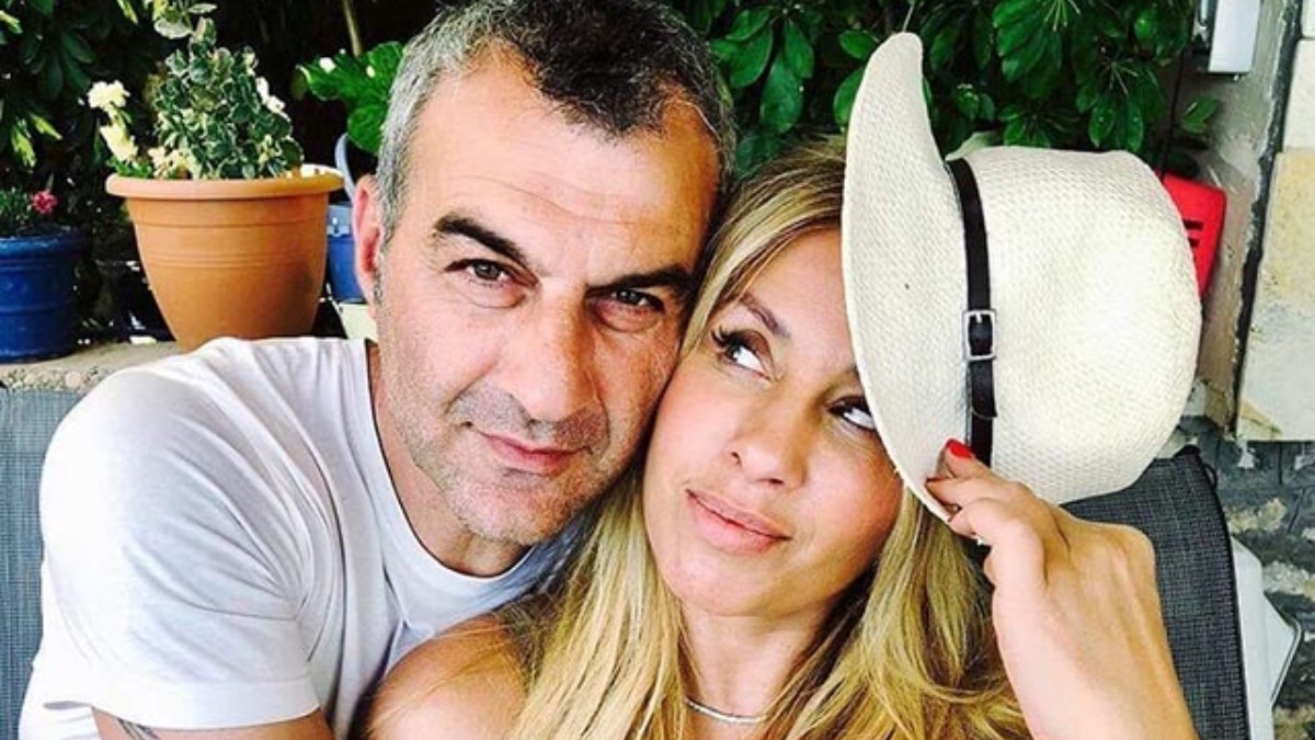 Home 61 Γωγώ Μαστροκώστα: Η δήλωση της ΑΕΚ προς τον Τραϊανό Δέλλα μετά την απώλεια της συζύγου του
