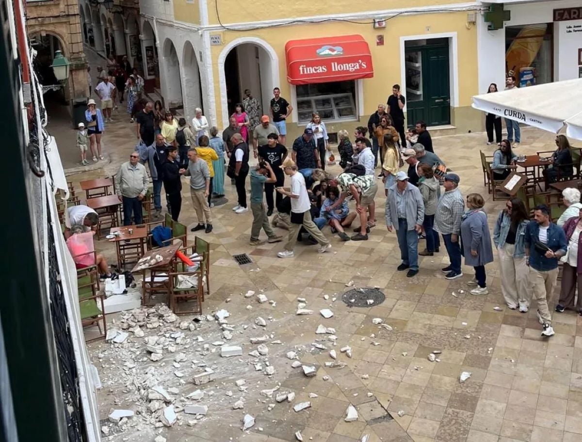 Ισπανία: Γείσο κτιρίου κατέρρευσε σε καφετέρια στη Μινόρκα – Τραυματισμός 2 Ελληνίδων τουριστριών και μιας Βρετανίδας