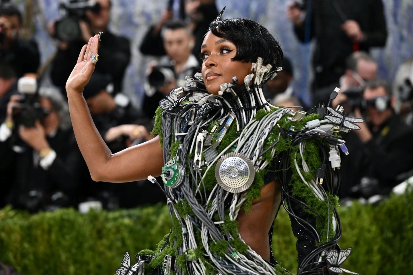 Met Gala 2026: Όταν η Μόδα έγινε Τέχνη – Η μεγάλη επιστροφή της Beyoncé, ο «ηλικιωμένος» Bad Bunny και οι εκκεντρικές εμφανίσεις