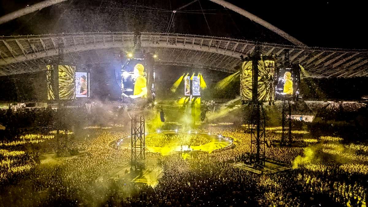Οι Metallica ξεσήκωσαν παίζοντας το «Δεν χωράς πουθενά» από Τρύπες (Βίντεο)