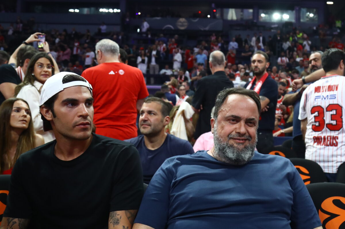 Εκστασιάστηκε το κοινό για τον Βαγγέλη Μαρινάκη στο Ολυμπιακός – Ρεάλ Μαδρίτης 8 Εκστασιάστηκε το κοινό για τον Βαγγέλη Μαρινάκη στο Ολυμπιακός – Ρεάλ Μαδρίτης