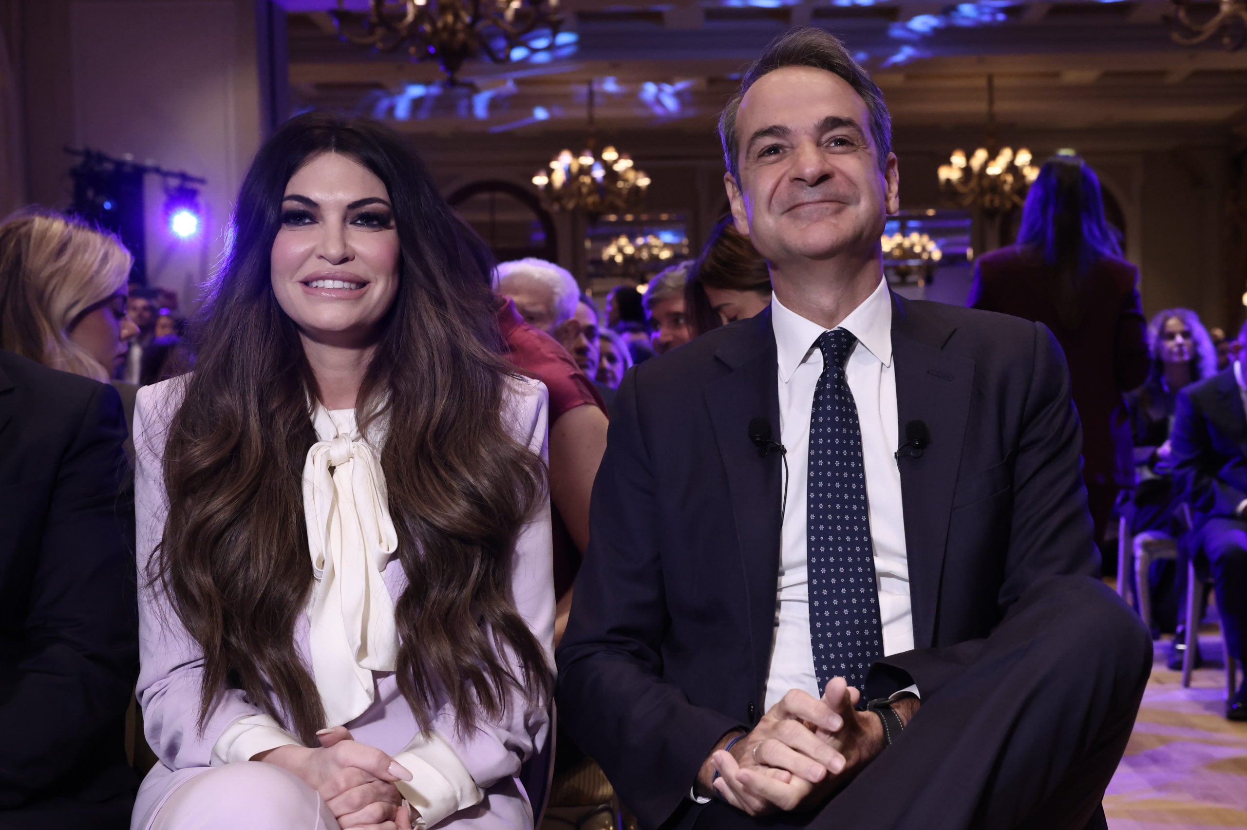 Politico: Η Ελλάδα «επενδύει» στο MAGA – Το ρίσκο του Μητσοτάκη και η «παρέμβαση» της Γκίλφοϊλ