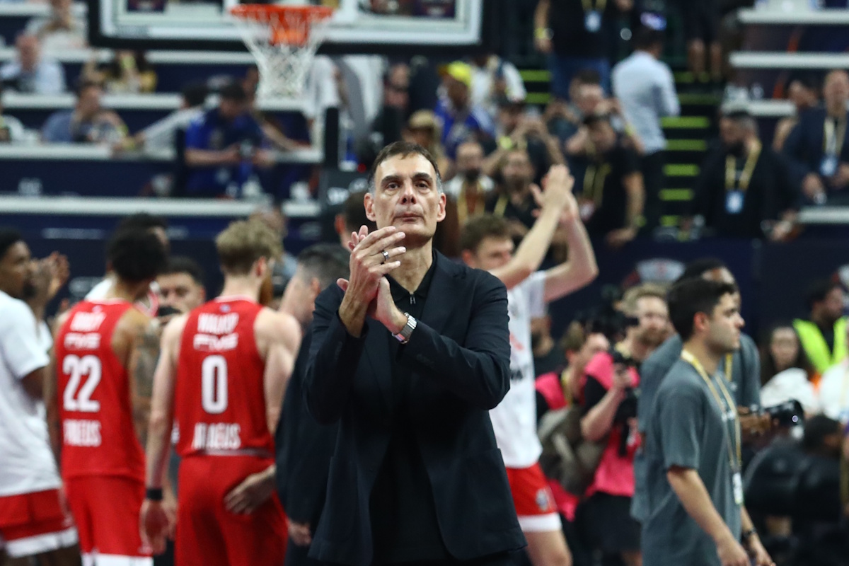 Η Euroleague εξήρε τη στρατηγική του Γιώργου Μπαρτζώκα με έμφαση στην επίθεση του Ολυμπιακού