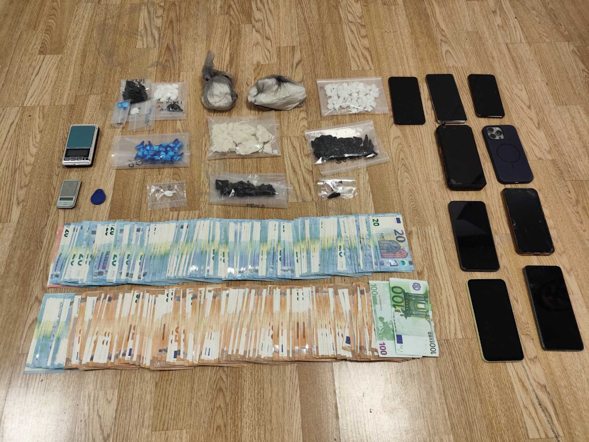 Διακινούσαν κοκαΐνη και MDMA στην Αττική – Χειροπέδες σε 47χρονο και 24χρονο