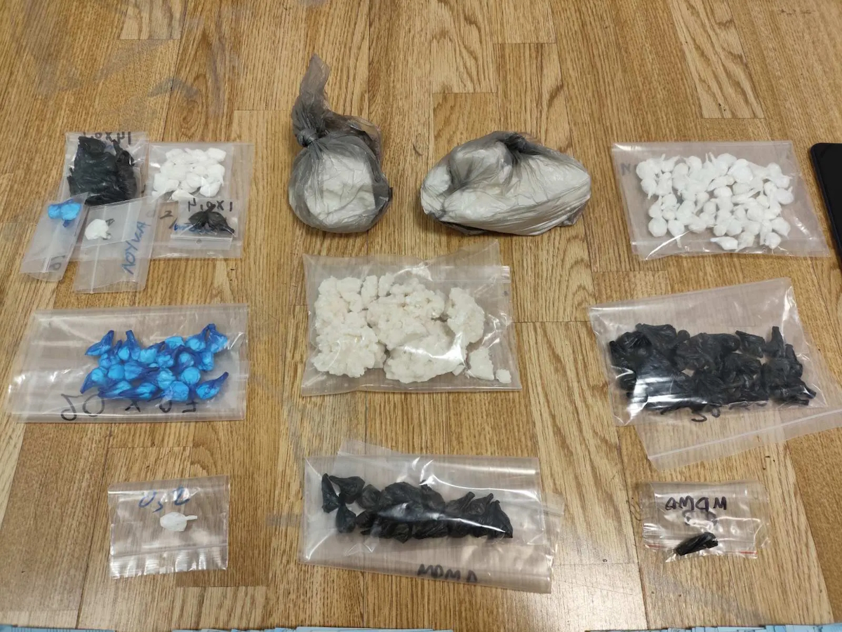 Διακινούσαν κοκαΐνη και MDMA στην Αττική – Χειροπέδες σε 47χρονο και 24χρονο