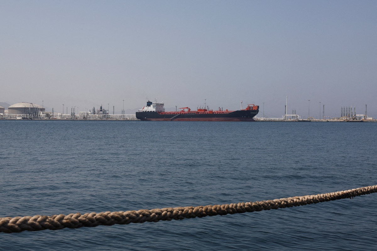 Το πετρέλαιο εκτοξεύεται: Το Brent ξεπερνά τα 111 δολάρια λόγω ανησυχιών για μακροχρόνιο αποκλεισμό των Στενών του Ορμούζ
