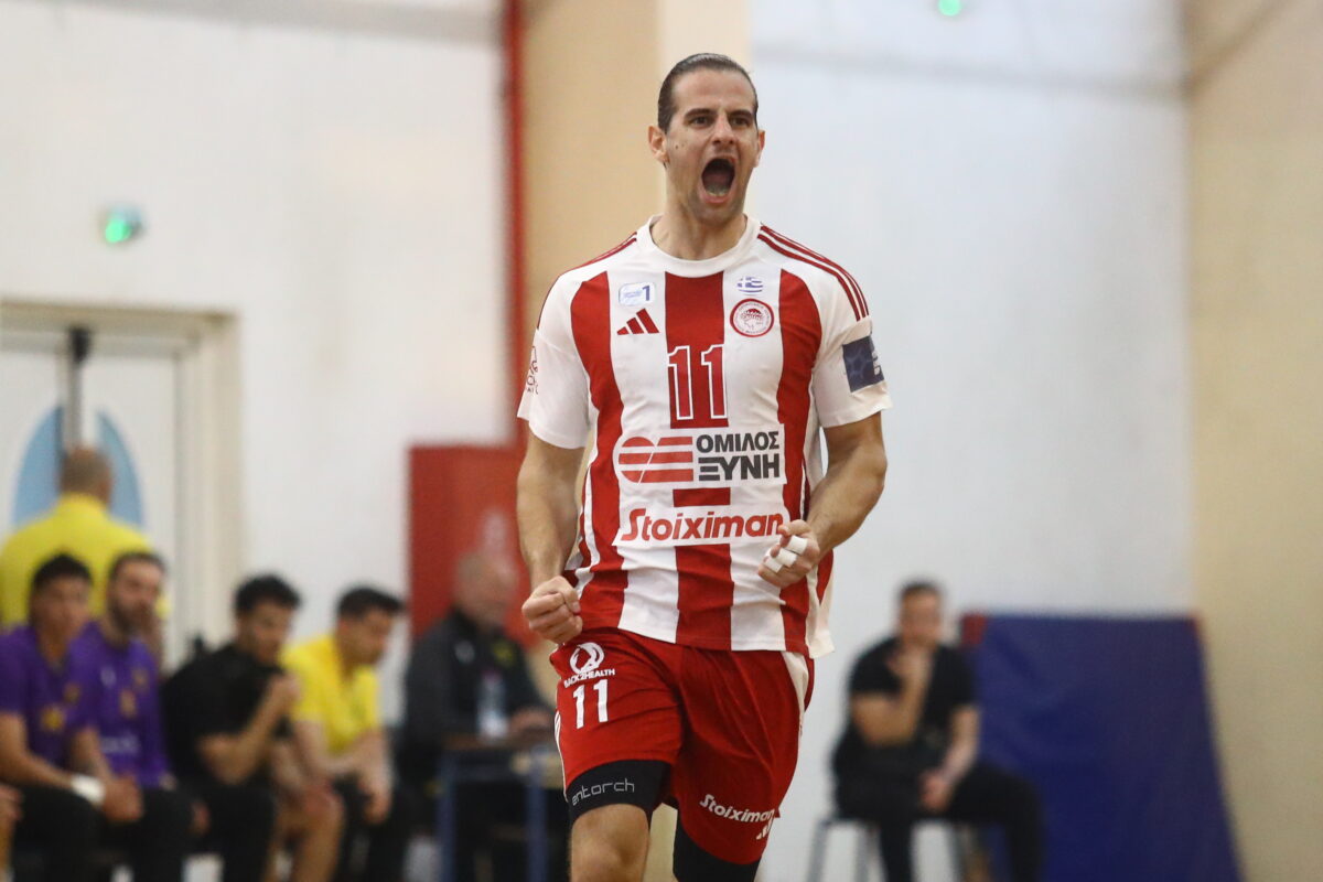 ΑΕΚ – Ολυμπιακός 29-36: Οι Πειραιώτες αντέδρασαν στο μπρέικ και ισοφάρισαν 1-1 στους τελικούς της Handball Premier