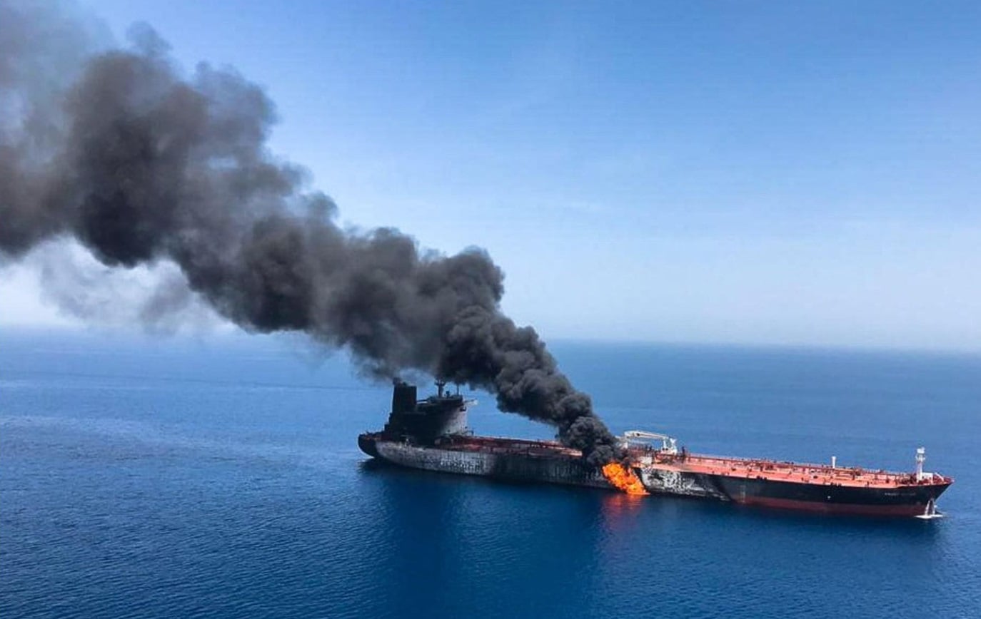 Έκρηξη σε τάνκερ πλησίον των Στενών του Ορμούζ λίγο μετά τα αμερικανικά χτυπήματα στο Ιράν