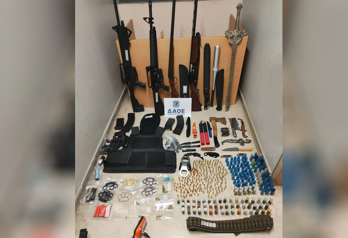 Home 72 Συνελήφθη άνδρας στην Πάτρα που δημοσίευε φωτογραφίες και βίντεο με ολόκληρο οπλοστάσιο στα social media