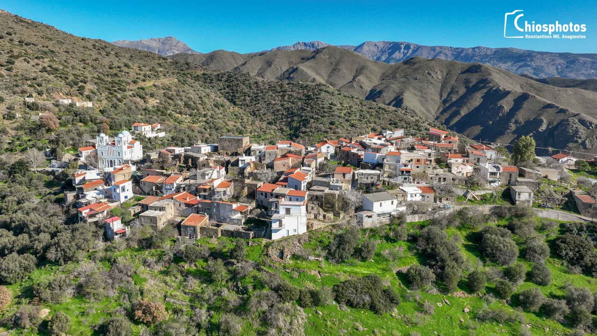 Ορεινό χωριό Πυραμά στη βορειοδυτική Χίο