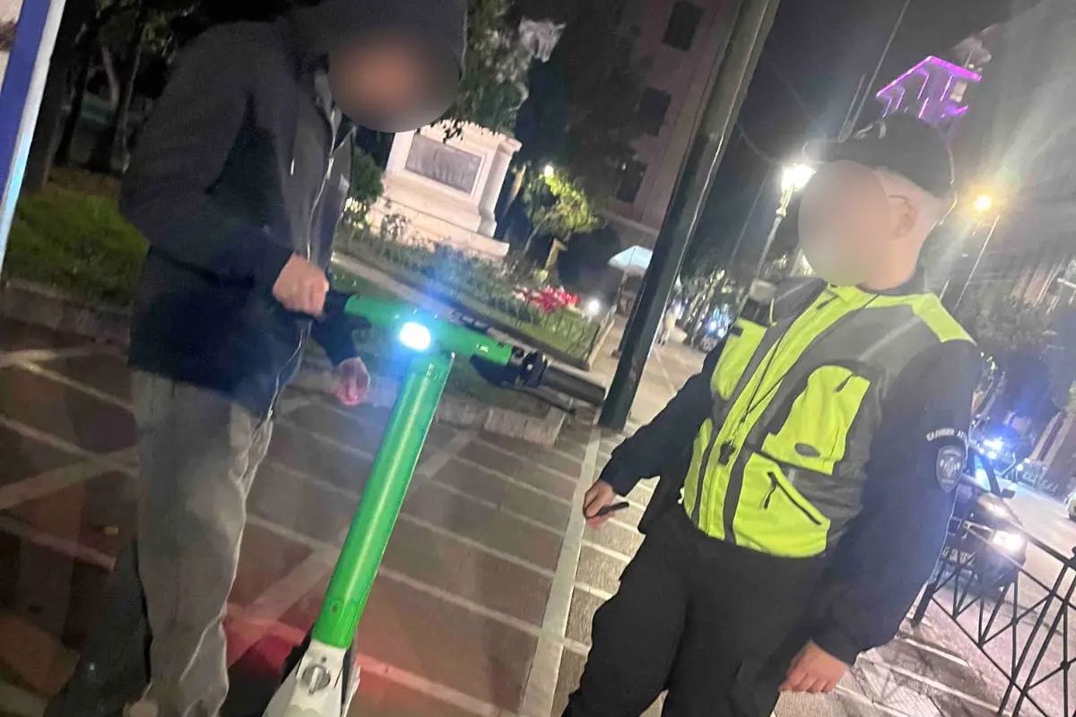 ΕΛΑΣ: Έλεγχοι σε ηλεκτρικά πατίνια αποκάλυψαν 135 παραβάσεις – 8 οδηγοί υπό την επήρεια αλκοόλ