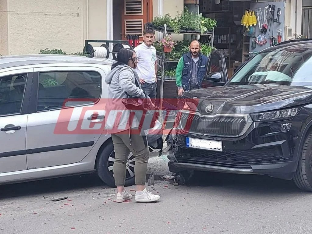 Πάτρα: SUV συγκρούστηκε με σταθμευμένο αυτοκίνητο και τραυμάτισε πεζή