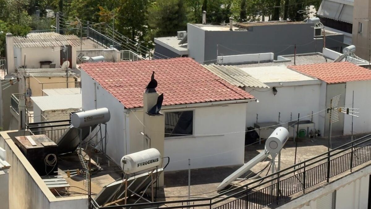 Περιστέρι: Σε αυτό το καταφύγιο και ανάμεσα σε ακαθαρσίες ζούσαν τα 6 παιδιά με τους γονείς τους 3 Σύλληψη γονιών για έκθεση ανηλίκων σε κίνδυνο