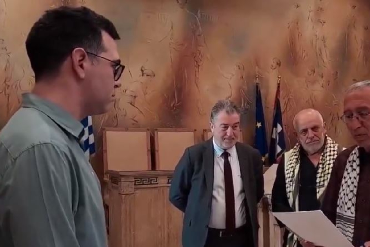 Πειθαρχική εξέταση από το υπουργείο Εσωτερικών για την ορκωμοσία του Πέτρου Κωνσταντίνου στον Δήμο Αθηναίων