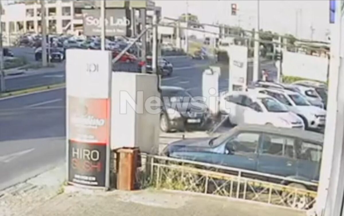 Πικέρμι: Καρέ – καρέ η τρελή πορεία αυτοκινήτου που καρφώθηκε σε εξωτερικό χώρο μαγαζιού