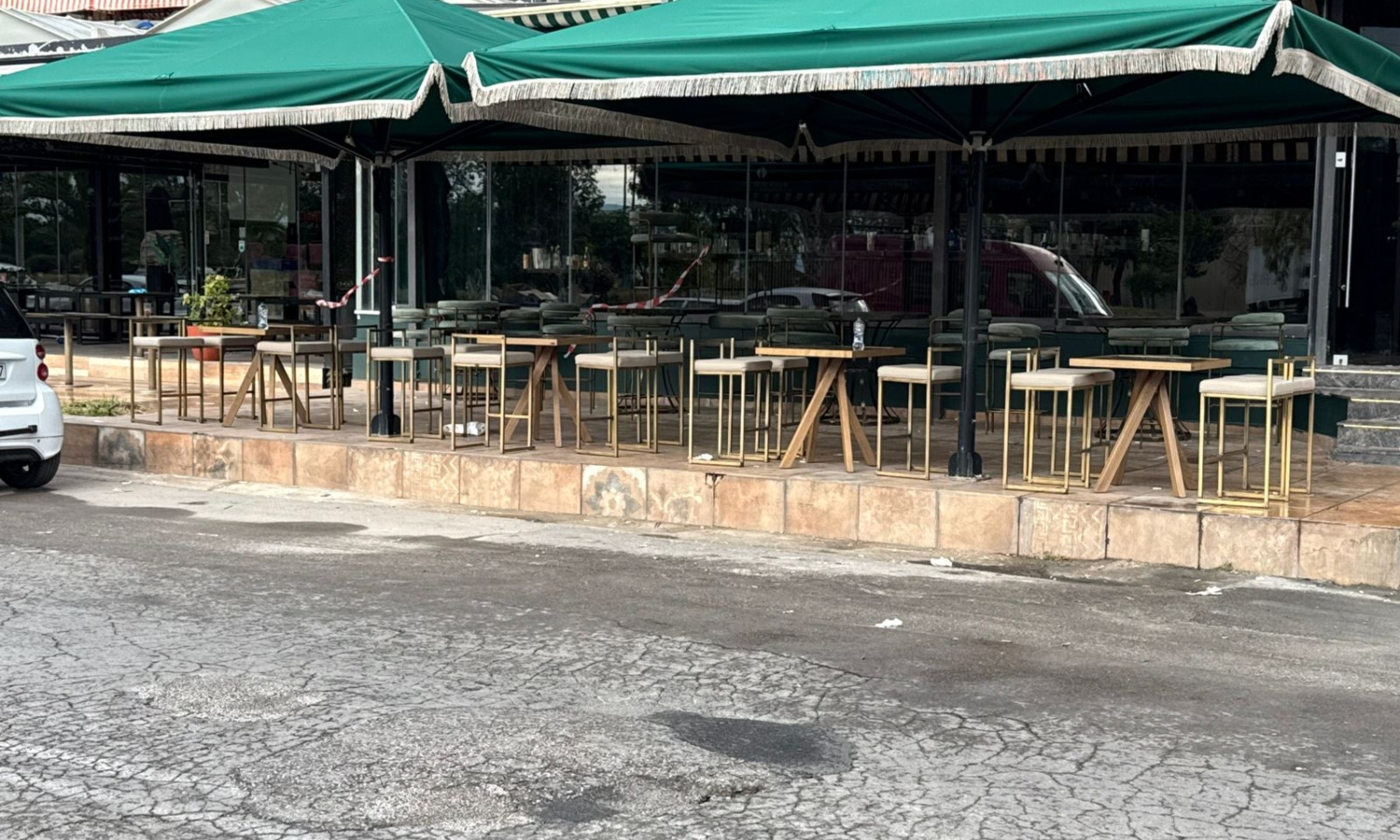 Μικρολίμανο: Επικίνδυνος κακοποιός, δραπέτης και ύποπτος για φόνους ο άνδρας που πυροβολήθηκε από την αστυνομία 3 Μικρολίμανο: Επικίνδυνος κακοποιός, δραπέτης και ύποπτος για φόνους ο άνδρας που πυροβολήθηκε από την αστυνομία