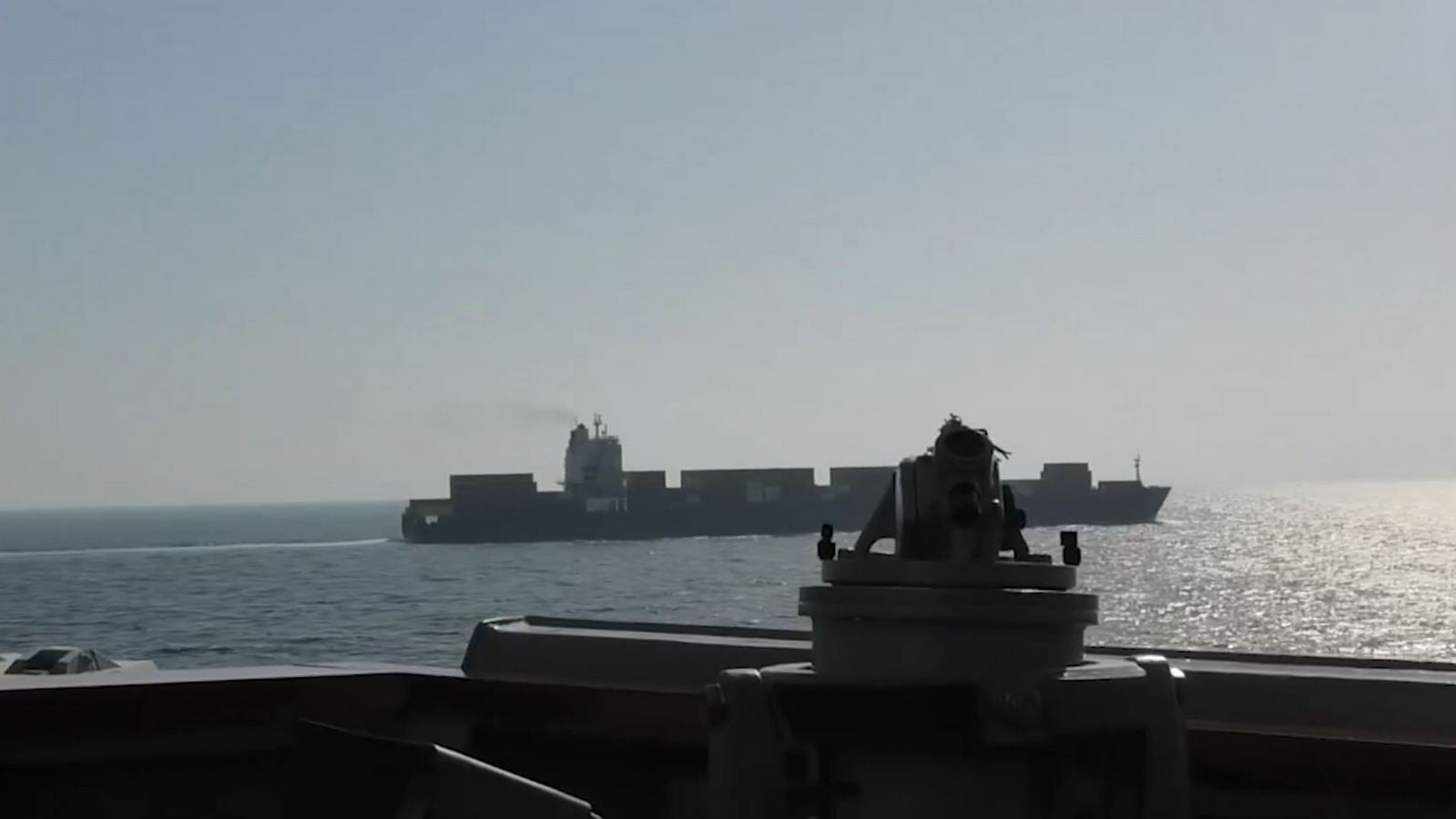 Οι ΗΠΑ έπληξαν σκάφη που τοποθετούσαν νάρκες και βάσεις πυραύλων στο νότιο Ιράν