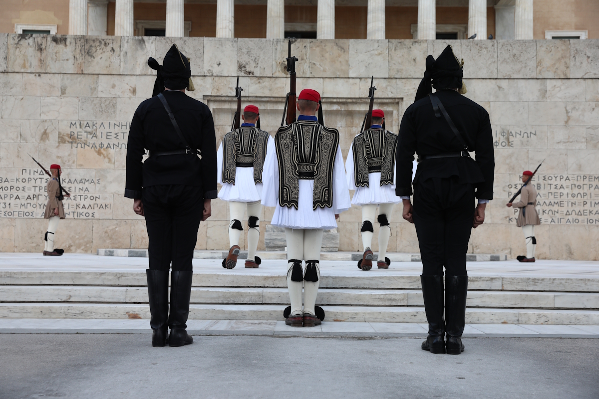 Γενοκτονία των Ποντίων: Ο περήφανος χορός υπό σφοδρή βροχή στο Σύνταγμα – Κορυφώθηκαν οι εκδηλώσεις μνήμης 9 Εκδηλώσεις στο Σύνταγμα για την Ημέρα Μνήμης της Γενοκτονίας των Ελλήνων του Πόντου
