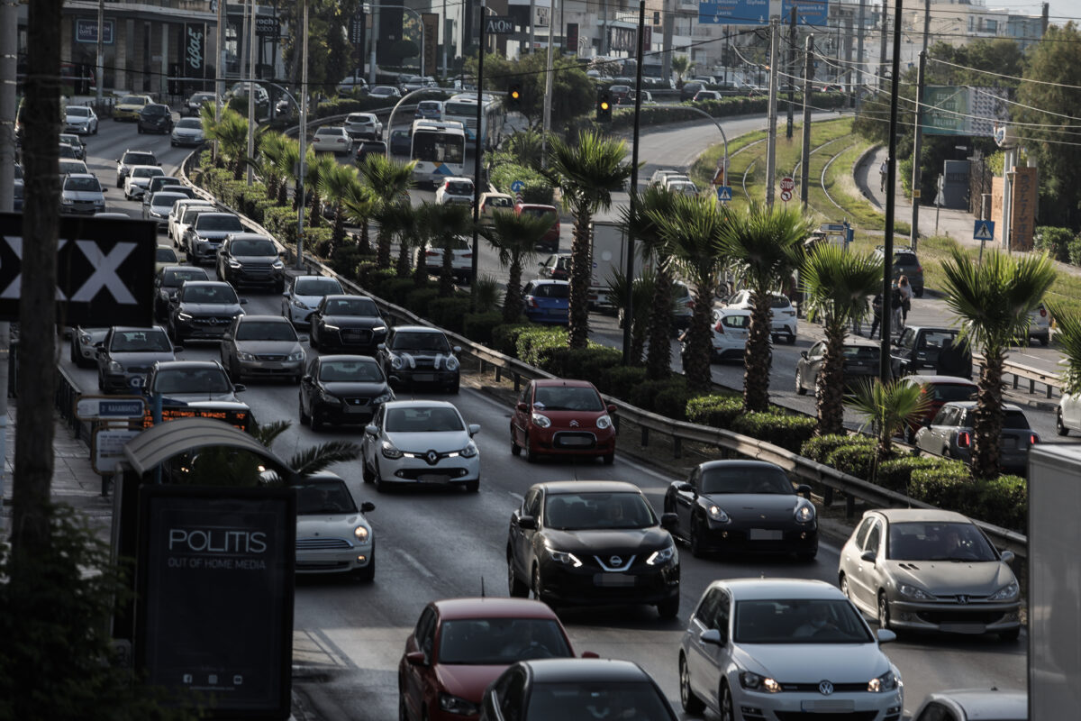 Άγνωστη παραμένει η προέλευση της οσμής στα νότια προάστια της Αττικής – Σε εγρήγορση οι αρχές, συνεχίζονται οι έρευνες