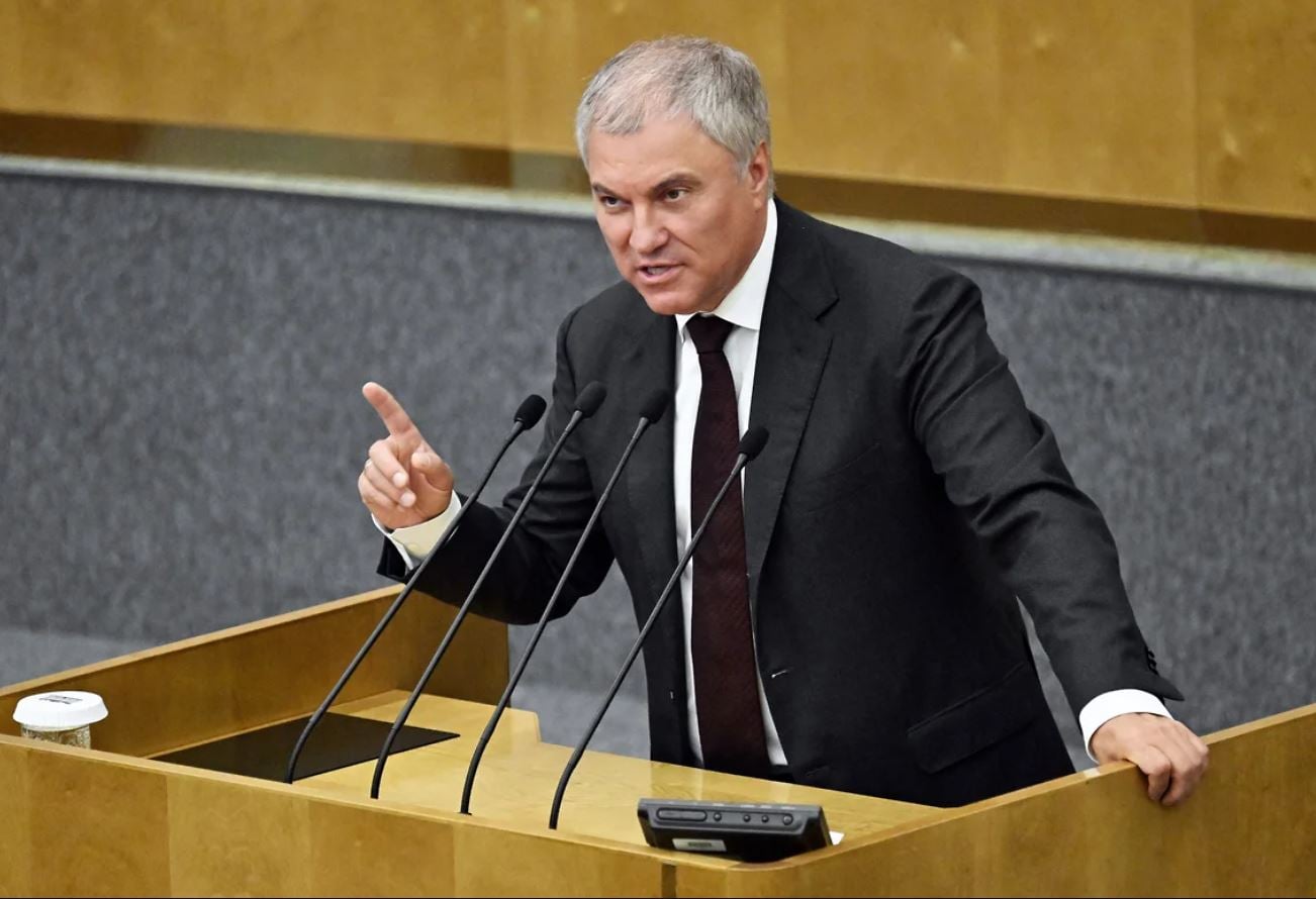Ρωσία: Ο πρόεδρος της βουλής προειδοποιεί το Κίεβο με όπλα μαζικής καταστροφής και επιτίθεται στον Έλον Μασκ