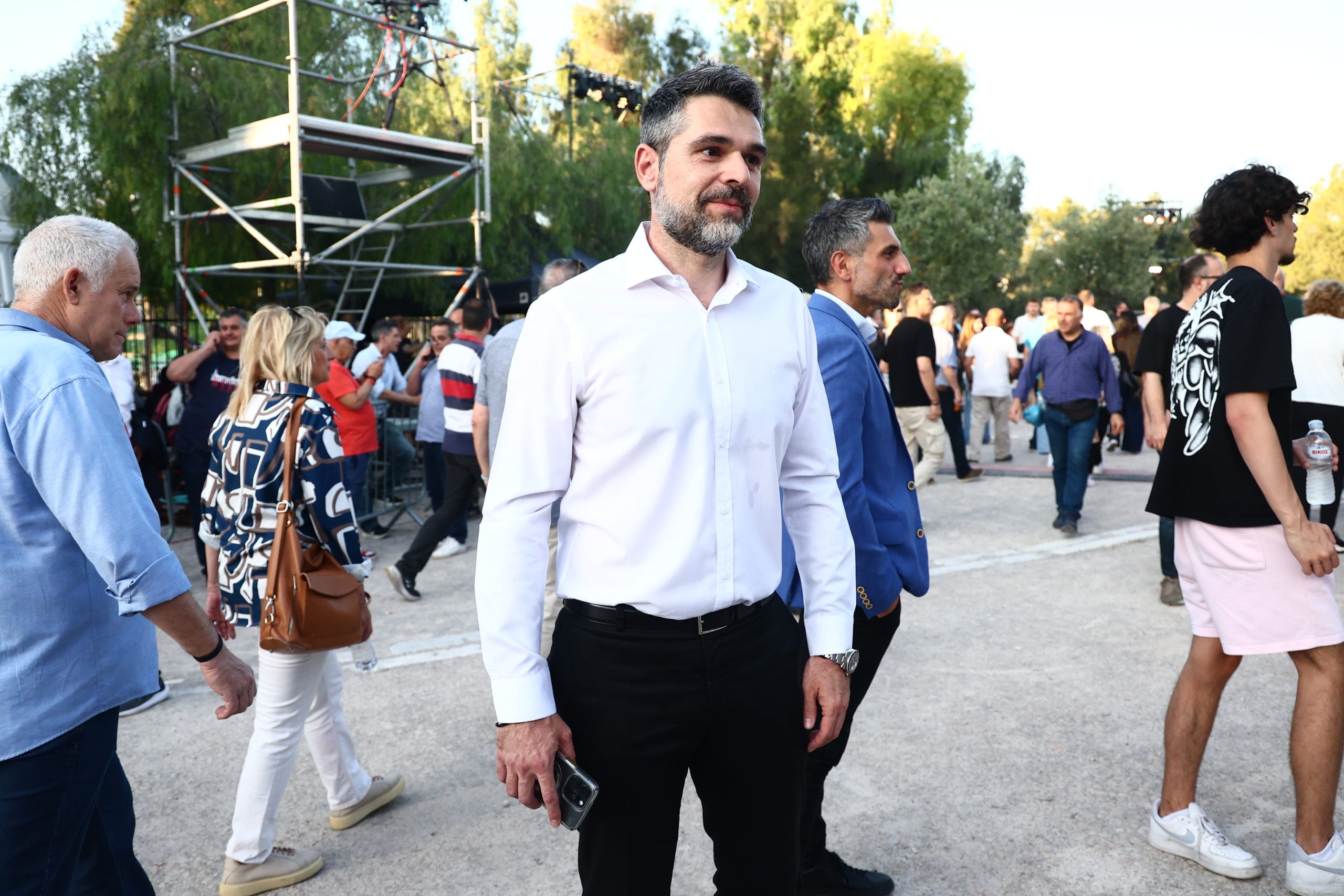 Η «ΕΛΑΣ – Ελληνική Αριστερή Συμπαράταξη» του Αλέξη Τσίπρα: Η ιδρυτική ανακοίνωση, οι 7 υποσχέσεις και το βίντεο με μουσική Κραουνάκη – Όλα όσα συνέβησαν στο Θησείο 28 Ο ανεξάρτητος βουλευτής, προερχόμενος από τον ΣΥΡΙΖΑ, Γιάννης Σαρακιώτης