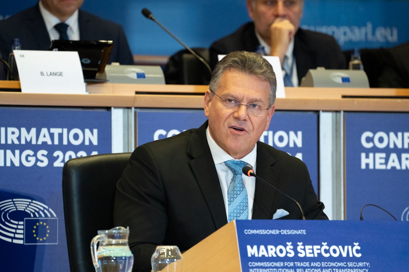 ΕΕ–ΗΠΑ: Συνομιλίες Σέφτσοβιτς με τον εμπορικό απεσταλμένο του Τραμπ υπό την απειλή δασμών στα οχήματα