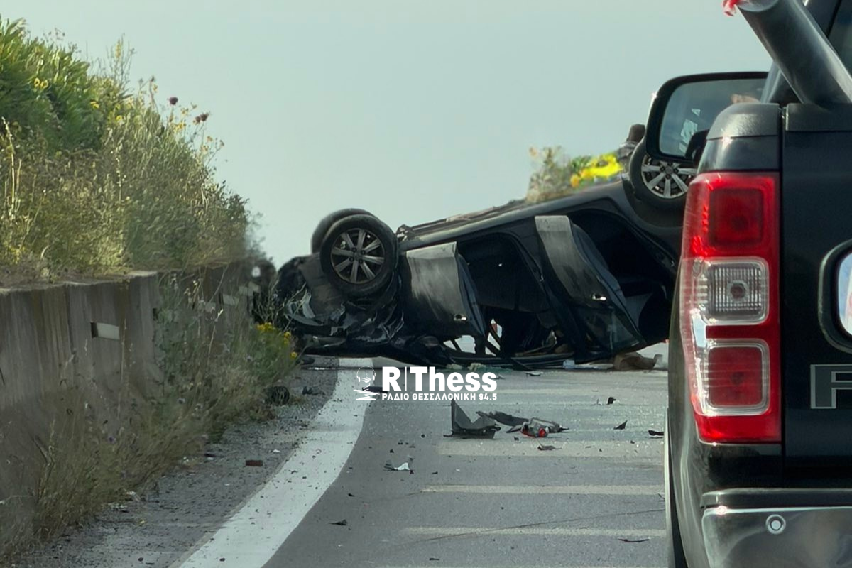 Σφοδρή σύγκρουση οχημάτων στη Μουδανιών στη Θεσσαλονίκη – Στο ρεύμα προς Χαλκιδική