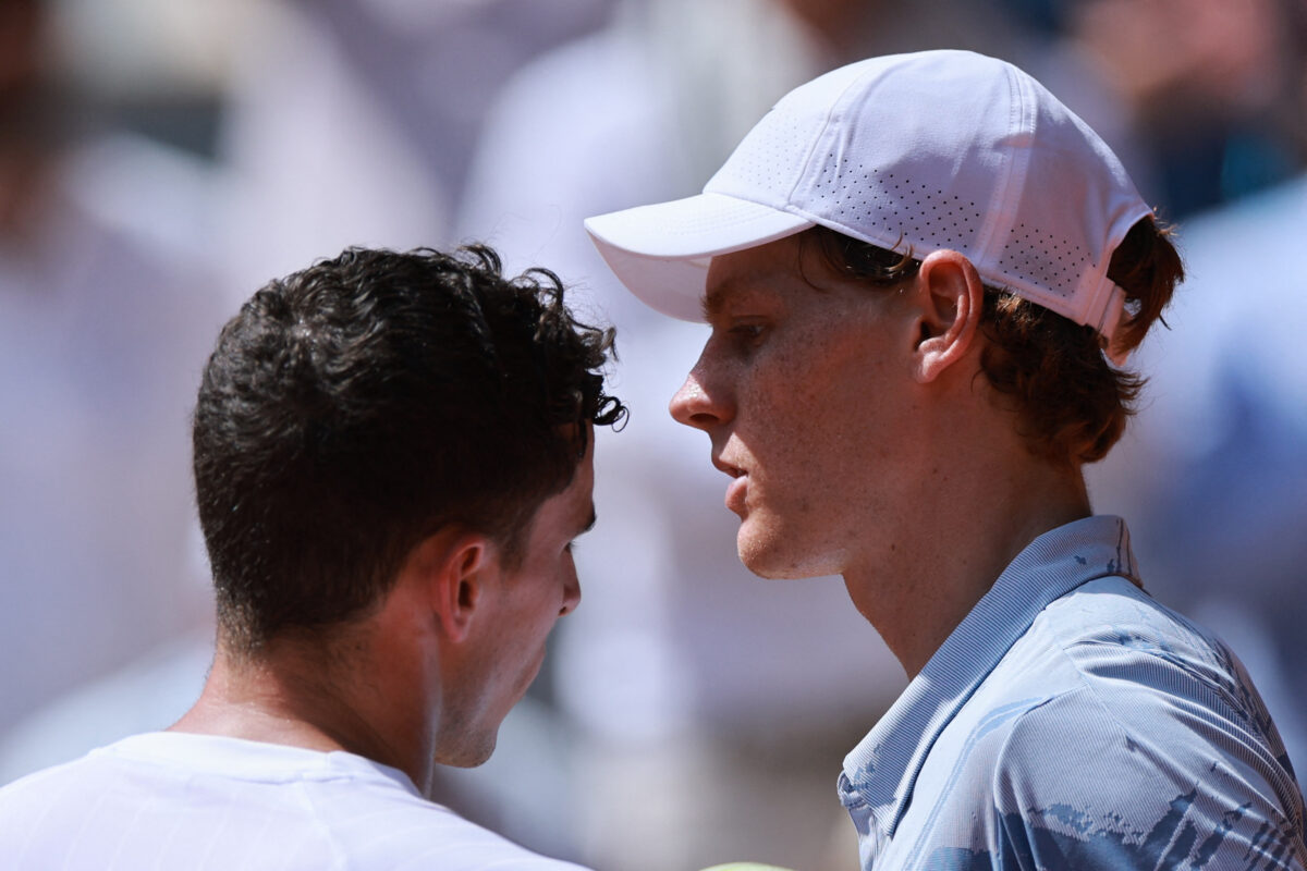 Σεισμός στο Roland Garros: Ο Τσερούντολο νίκησε τον Σίνερ