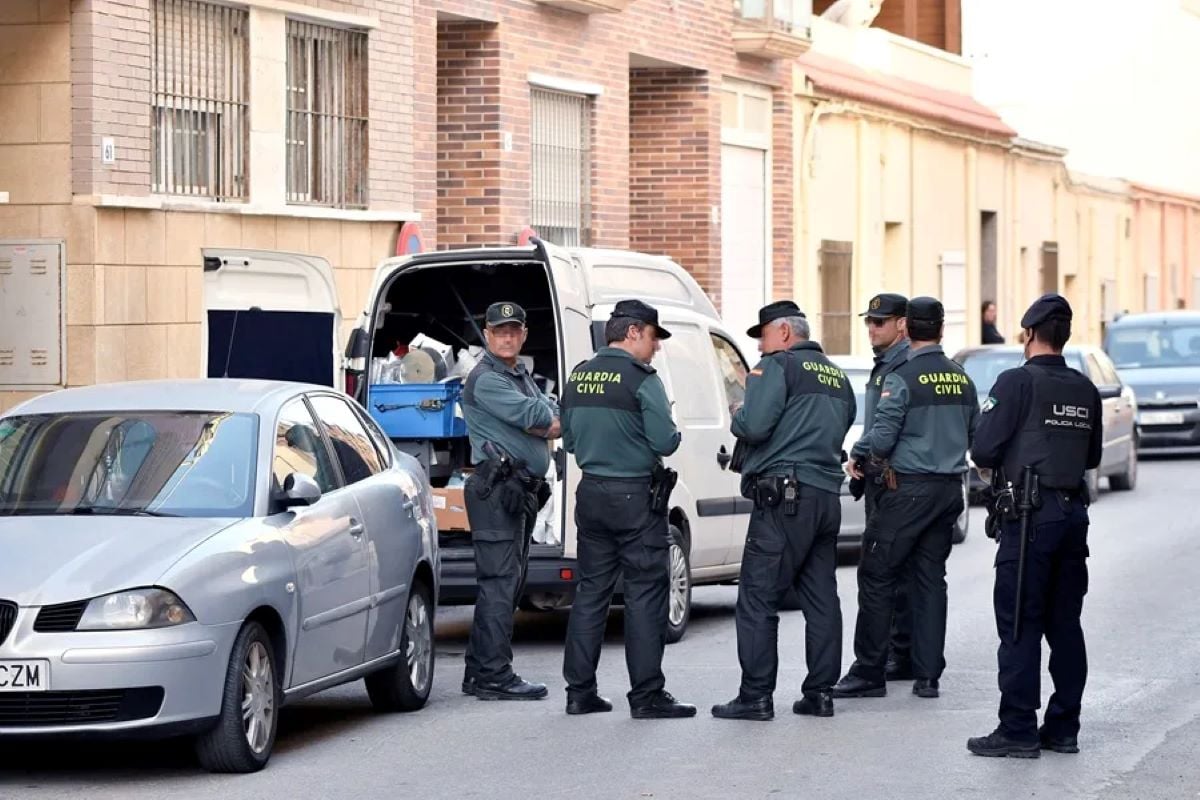 Φρίκη στην Ισπανία: Δολοφόνησε τους γονείς του και τραυμάτισε βαριά το 7 μηνών μωρό του – Ο ένοπλος παραδόθηκε