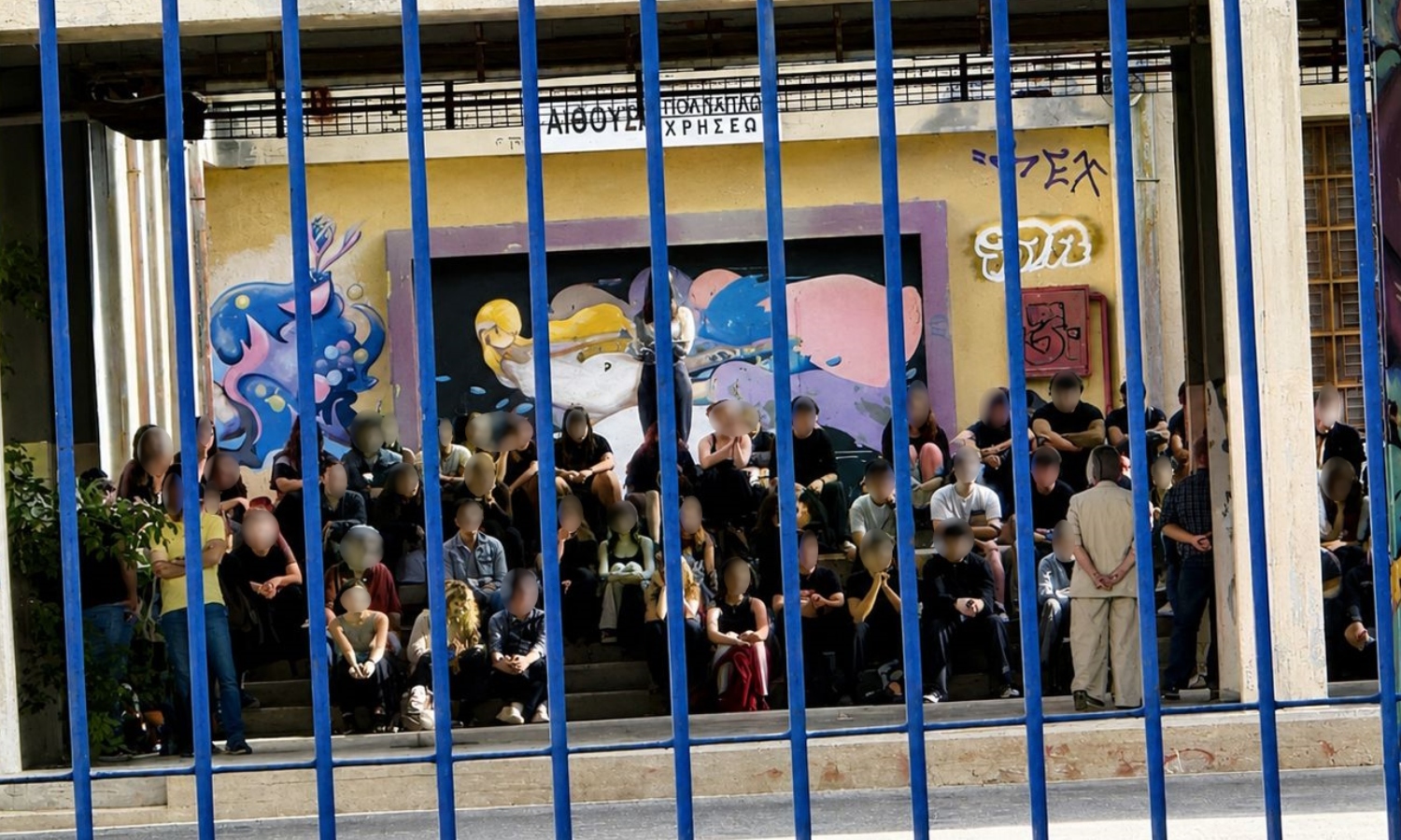 Ηλιούπολη: Σοβαρές κρανιοεγκεφαλικές κακώσεις και πολλαπλά κατάγματα για τη 17χρονη που έπεσε από την ταράτσα 4 Ηλιούπολη: Σοβαρές κρανιοεγκεφαλικές κακώσεις και πολλαπλά κατάγματα για τη 17χρονη που έπεσε από την ταράτσα