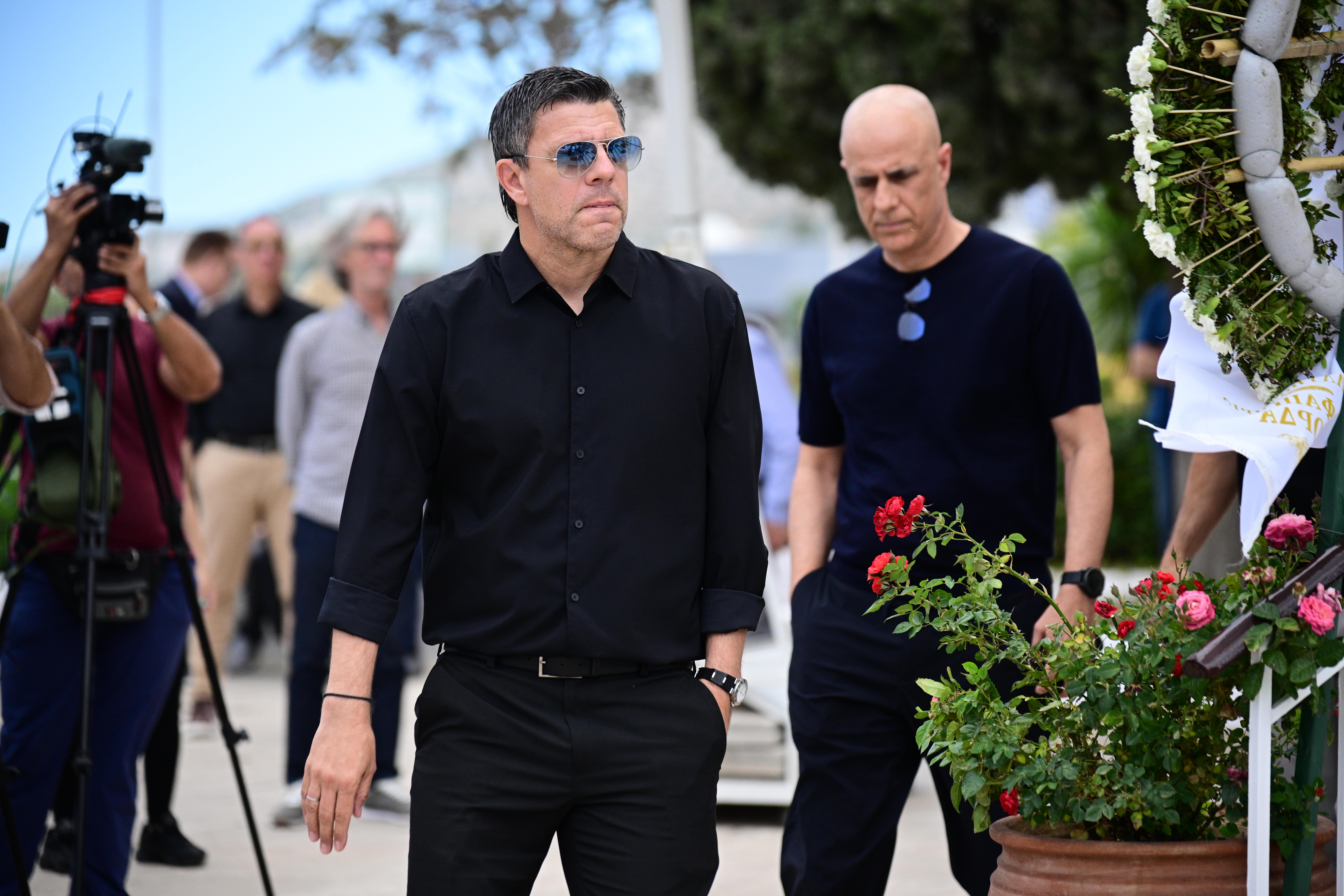 Το ελληνικό ποδόσφαιρο στηρίζει τον Τραϊανό Δέλλα: Νικοπολίδης, Φύσσας, Σεϊταρίδης, Μπασινάς και Νικολαΐδης στην τελετή της Γωγώς Μαστροκώστα 34 Το ελληνικό ποδόσφαιρο στηρίζει τον Τραϊανό Δέλλα: Νικοπολίδης, Φύσσας, Σεϊταρίδης, Μπασινάς και Νικολαΐδης στην τελετή της Γωγώς Μαστροκώστα