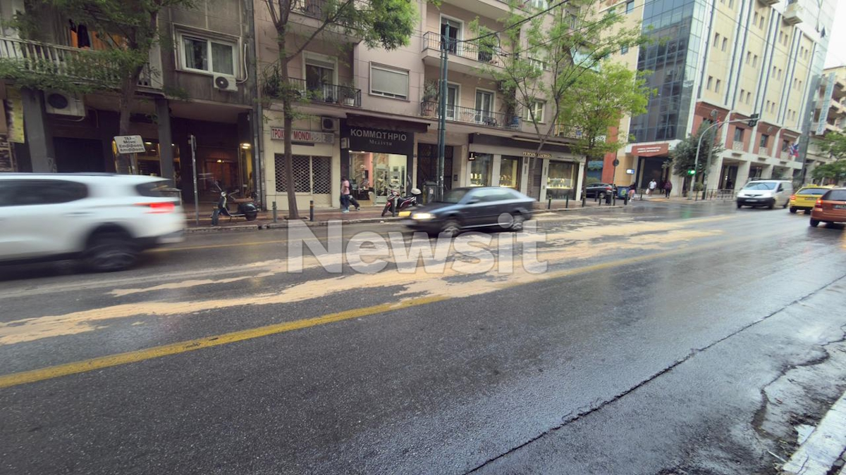 Σύγκρουση στην Πατησίων με 2 τραυματίες: Εμπλέκονται 3 αυτοκίνητα και 2 μηχανές