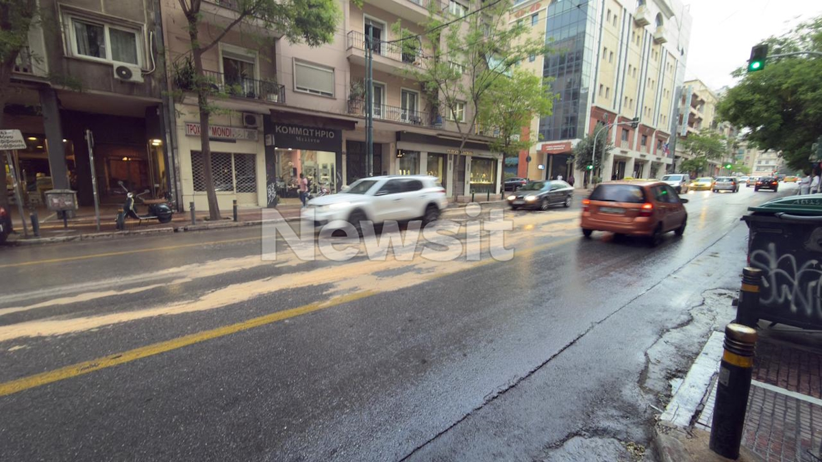 Σύγκρουση στην Πατησίων με 2 τραυματίες: Εμπλέκονται 3 αυτοκίνητα και 2 μηχανές 2 Τροχαίο στην Πατησίων με 2 τραυματίες